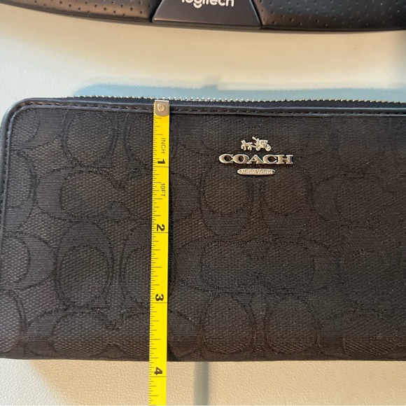 *Black Coach Jacquard Wallet - EUC - Picture 5 of 5